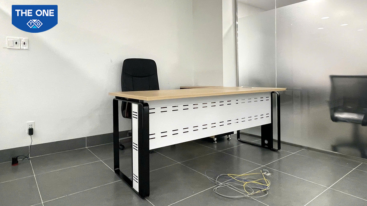 bàn giám đốc chân sắt