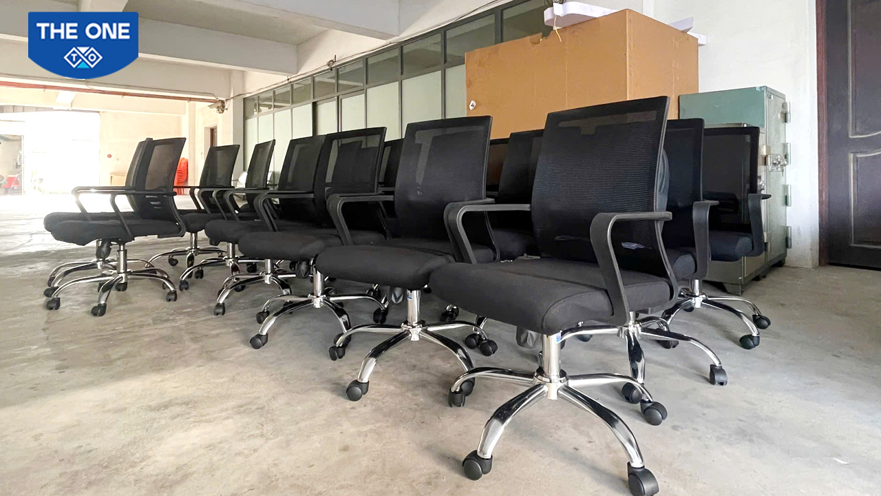 Ghế văn phòng chân sắt mạ Crome