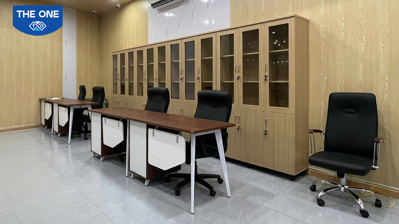 Ghế văn phòng lưng cao cho văn phòng hiện đại.