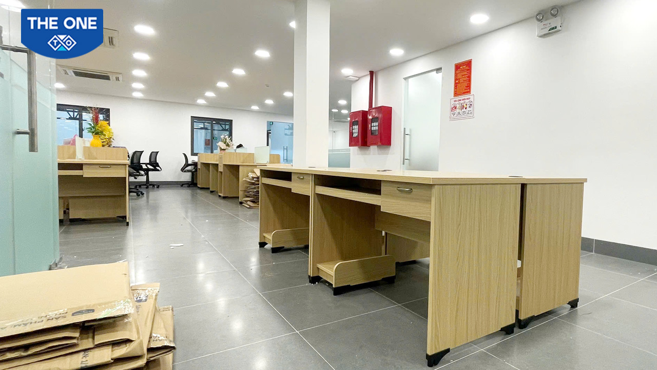Khu vực làm việc nhân viên được thiết kế không gian mở hiện đại.