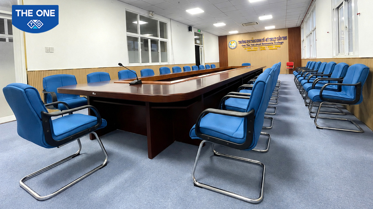 Hình ảnh thực tế phòng họp trực tuyến Trường Cao Đẳng Kinh Tế Kỹ Thuật Cần Thơ.