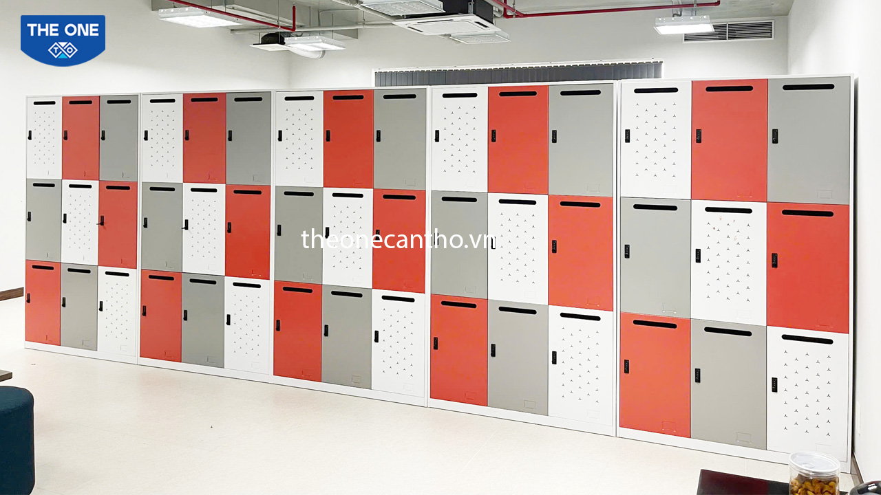 Hệ thống tủ locker hiện đại được trang bị tại ĐH FPT Cần Thơ.